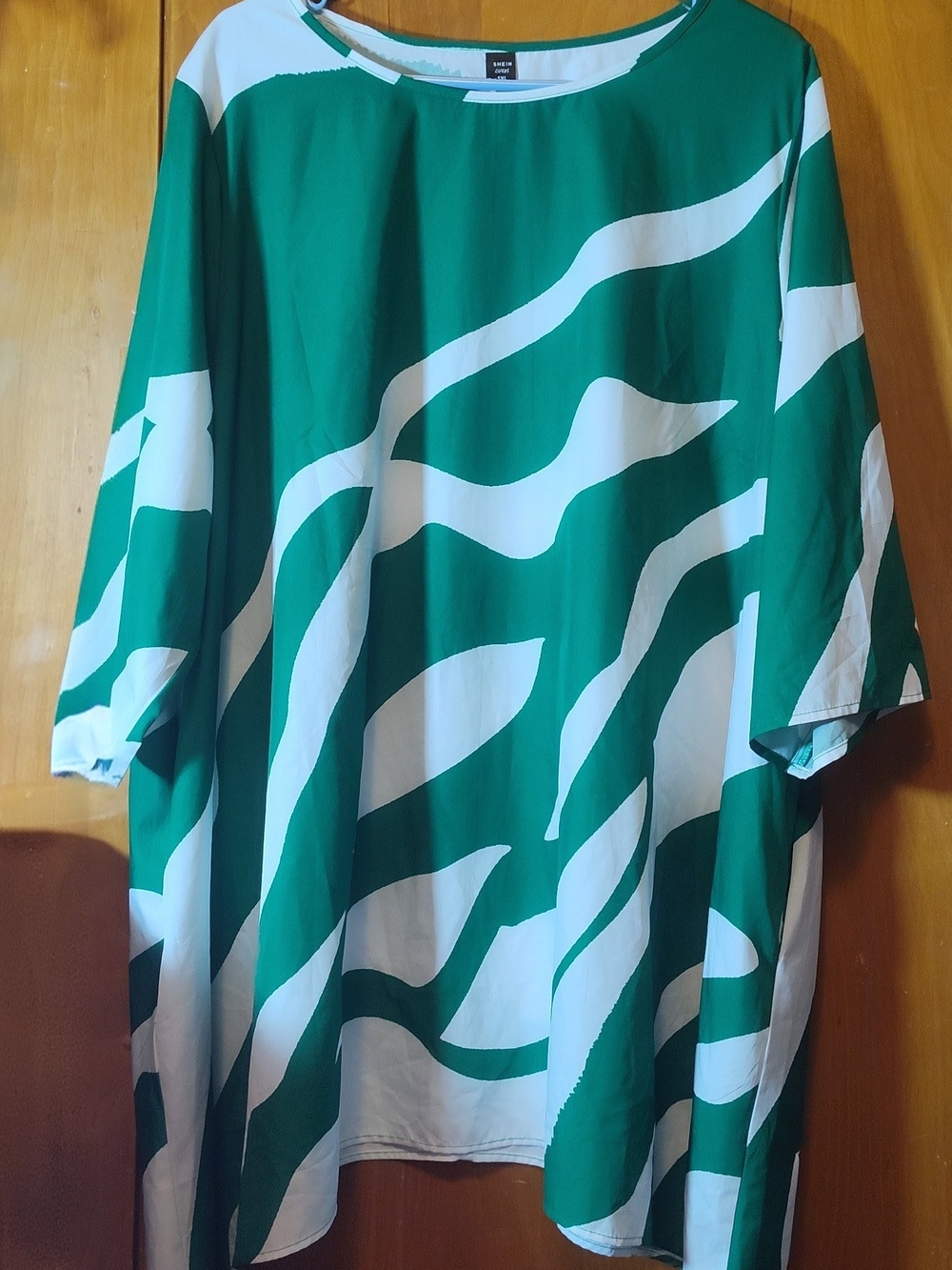 SHEIN Green and White Bold Graphic Short Sleeve Tee